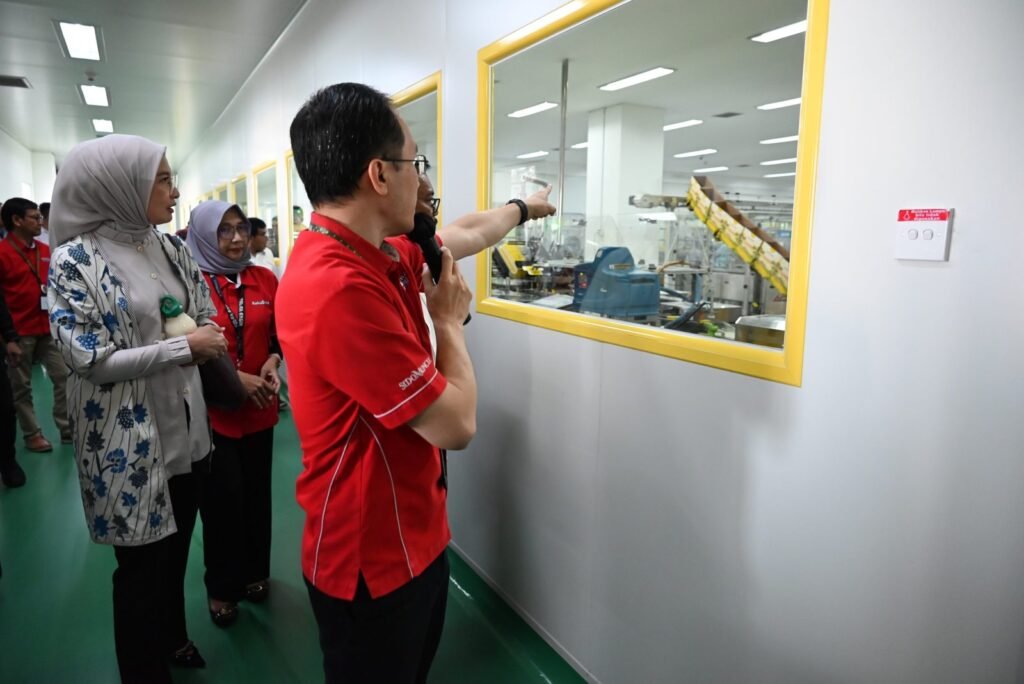 Arzeti Bilbina Apresiasi Sido Muncul: Proses Modernisasi Produksi Tanpa Korbankan Karryawan