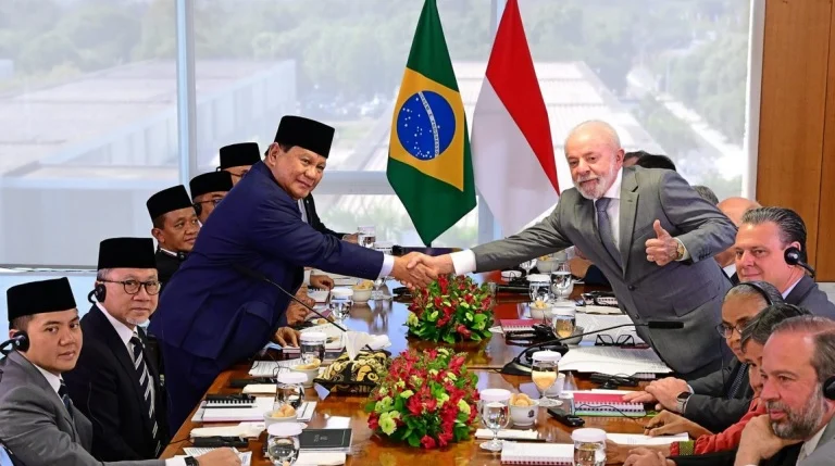 Indonesia dan Brasil Sepakat Kuatkan Energi Bersih Presiden RI Prabowo Subianto dan Presiden Brasil Lula da Silva sepakat mendorong percepatan pembentukan Indonesia–Mercosur Comprehensive Economic Partnership Agreement (IM-CEPA) — perjanjian dagang antara Indonesia dan blok ekonomi Amerika Latin.