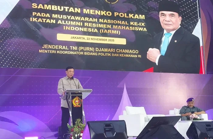 Menkopolhukam Djamari Chaniago Resmi Jadi Anggota Kehormatan IARMI Menteri Koordinator Politik, Hukum, dan Keamanan Jenderal (Purn) Djamari Chaniago resmi menjadi Anggota Kehormatan Ikatan Alumni Resimen Mahasiswa Indonesia.