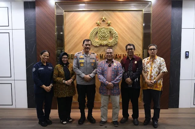 KIP Kepri Puji Keterbukaan Informasi Polda Kepri, Raih Nilai 90-100 Kapolda Kepri terima visitasi monev KIP 2025