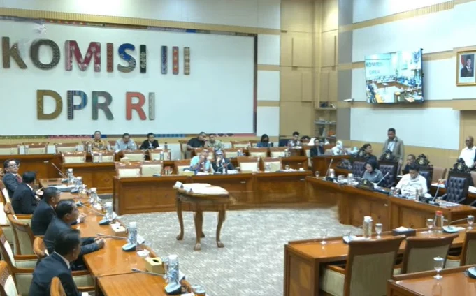 7 Calon Anggota KY Siap “Disidang” di Fit & Proper Test DPR, Ini Daftarnya! Tujuh calon anggota Komisi Yudisial (KY) resmi maju ke tahap fit and proper test di Komisi III DPR RI.