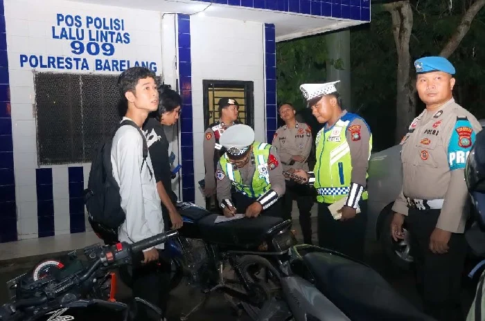Polresta Barelang Jaring 66 Kendaraan dalam Razia Knalpot Brong dan Balap Liar Razia knalpot brong dan balap liar di Batam.