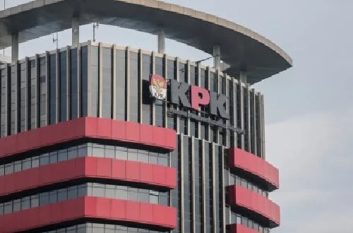 KPK Tangkap 7 Kepala Daerah, Peneliti Kritik Abai Kasus Whoosh yang Libatkan Jokowi Gedung Merah Putih KPK.