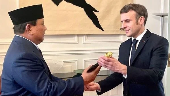 Prabowo Hadiri Jamuan Makan Malam dengan Presiden Macron di Istana Élysée Presiden Prabowo Subianto menghadiri jamuan makan malam pribadi bersama Presiden Prancis Emmanuel Macron di Istana Élysée, Paris, Jumat malam (23/1/2026) waktu setempat.