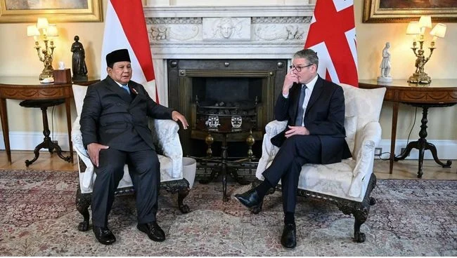 Prabowo-PM Inggris Bahas Kerja Sama Maritim dan Pendidikan di London Presiden Prabowo Subianto melakukan pertemuan dengan Perdana Menteri Inggris Keir Starmer di kantor resmi PM Inggris di London, Selasa waktu setempat (20/1/2026).