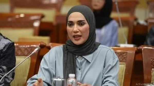 Paripurna DPR Sahkan Sari Yuliati Jadi Wakil Ketua DPR Gantikan Adies Kadir Sari Yuliati ditunjuk sebagai Wakil Ketua DPR RI menggantikan Adies Kadir yang telah disahkan sebagai calon hakim Mahkamah Konstitusi (MK) usulan DPR.
