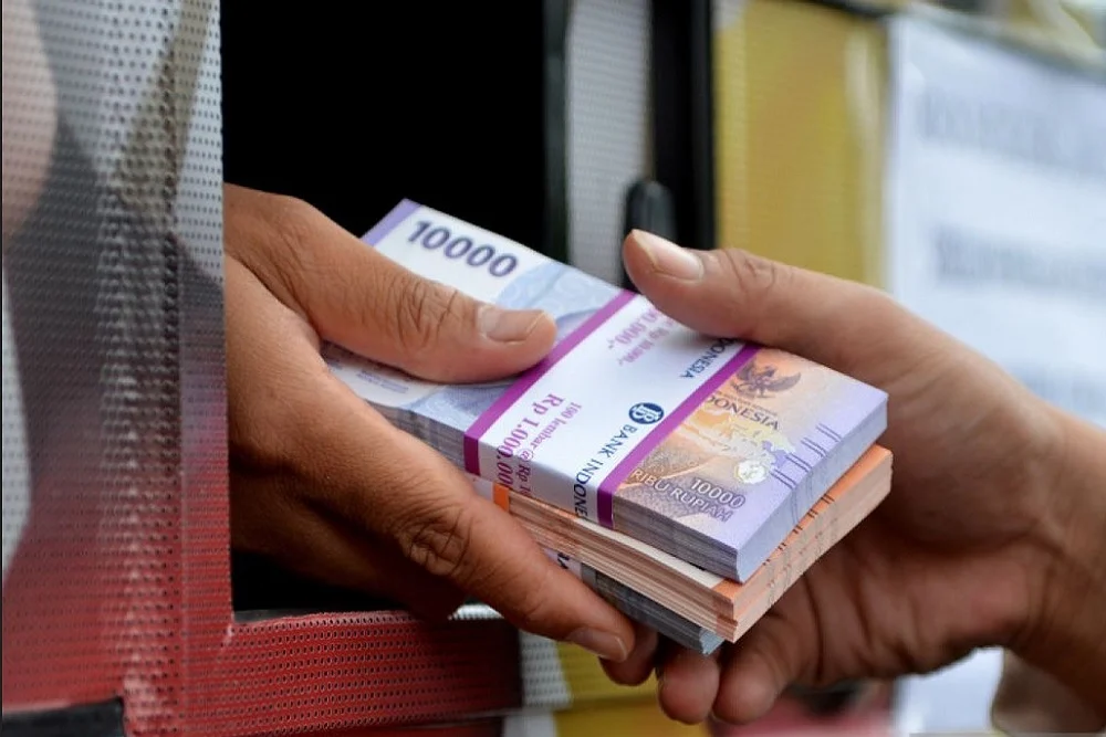 Bank Mandiri Siapkan Rp 44 Triliun untuk Kebutuhan Tunai Ramadan dan Lebaran 2026 Ilustrasi penukaran uang