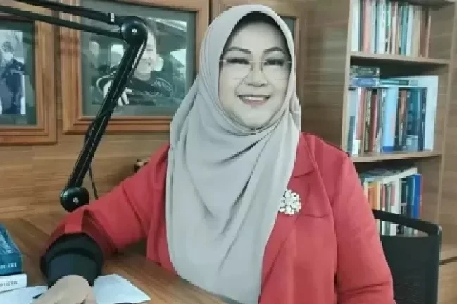 Dokter Tifa Klaim Ada Delapan Versi Ijazah Jokowi yang Beredar Pegiat media sosial Tifauzia Tyassuma atau Dokter Tifa