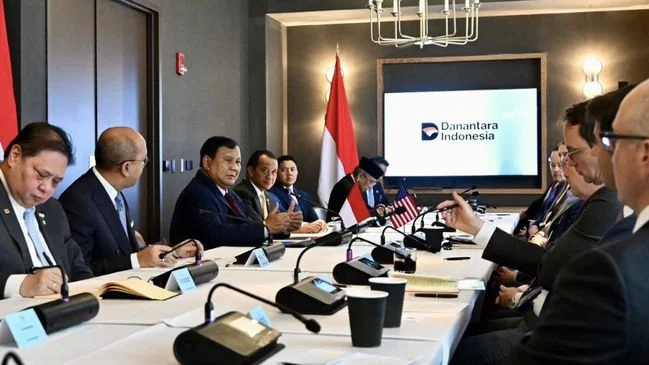 12 Pengusaha Besar AS Temui Prabowo di Washington, Bahas Peluang Investasi Pertemuan Presiden RI, Prabowo Subianto dengan 12 pengusaha besar asal Amerika Serikat.