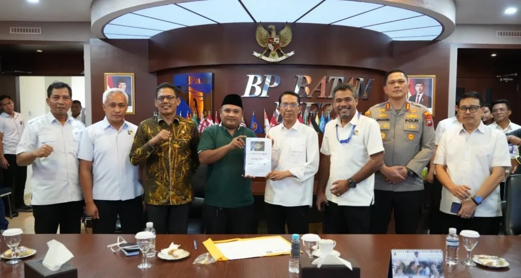Kepala Badan Pengusahaan (BP) Batam, Amsakar Achmad, menerima audiensi perwakilan driver online Batam di Marketing Centre BP Batam, Selasa (12/5/2026).