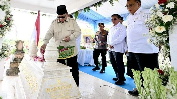 Fahri Hamzah: Kunjungan Prabowo ke Makam Marsinah Bukan Sekadar Seremoni Presiden RI, Prabowo Subianto ziarah ke makam pejuang buruh, Marsinah.