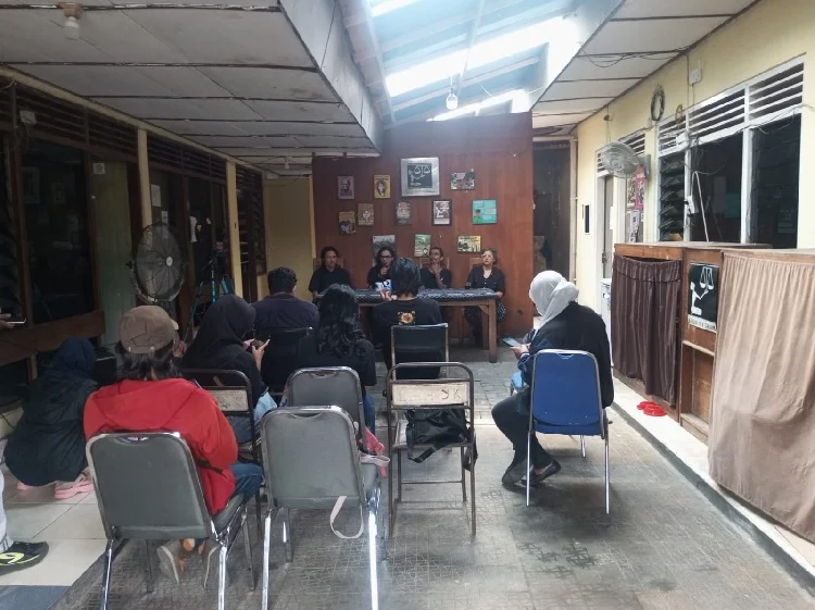 Kolektif ARTJOKES Kritik ARTJOG 2026, Soroti Keterlibatan Pihak yang Disebut Dekat dengan Kekuasaan ARTJOKES mengeluarkan pernyataan kritis terhadap penyelenggaraan ARTJOG 2026 bertajuk "Ars Longa: Generatio", bertepatan dengan pembukaan pameran seni rupa kontemporer tersebut di Jogja National Museum (JNM), Yogyakarta, Jumat (19/6/2026).