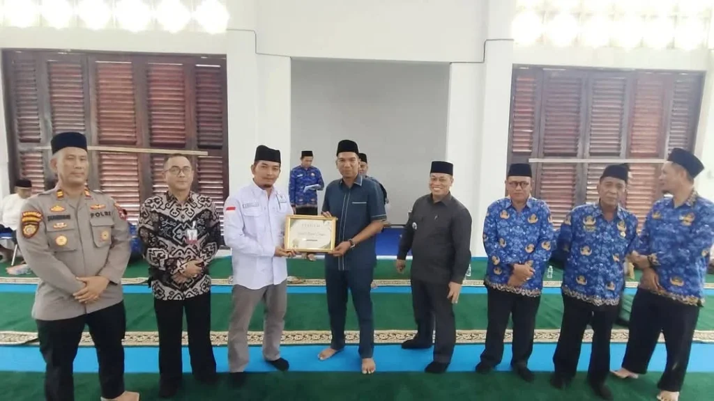 Pemerintah Kabupaten Lingga menyalurkan bantuan kepada sejumlah mustahik. Penyerahan bantuan dilakukan sebagai bagian dari rangkaian peringatan Tahun Baru Islam.