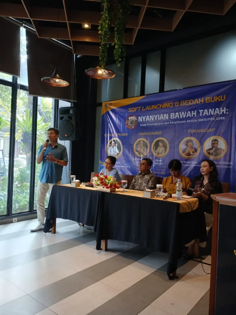 Launching buku berjudul "Nyanyian Bawah Tanah: Kisah Penangkapan dan Penyiksaan Aktivis SMID/PRD 1996"