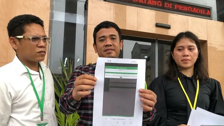 Korban Penganiayaan di Batam Protes Terdakwa Tahanan Rumah Diduga Bebas Beraktivitas Korban dugaan penganiayaan, Kevina Priscilla memprotes status tahanan rumah terdakwa Fara Diba Balqis yang diduga tidak dijalankan sesuai ketentuan, Rabu (10/6/2026).