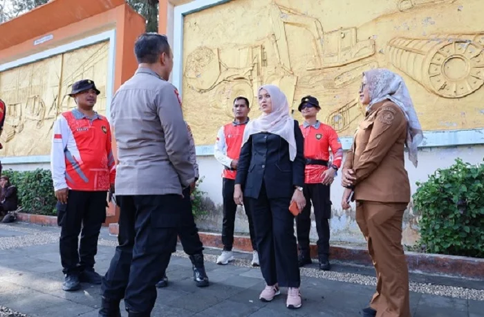 Lapangan Relief Antam Kijang Jadi Lokasi Upacara HUT Ke-81 RI Tingkat Kabupaten Bintan Wakil Bupati Bintan, Deby Maryanti, meninjau langsung Lapangan Relief Antam Kijang, Kecamatan Bintan Timur yang sudah ditetapkan sebagai pusat pelaksanaan upacara Hari Ulang Tahun ke-81 Kemerdekaan Republik Indonesia tingkat Kabupaten Bintan pada 17 Agustus 2026.
